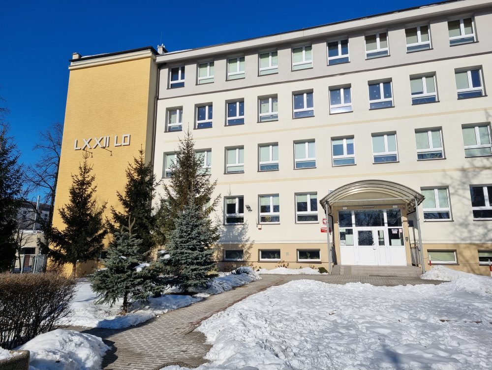 Poľsko: Pre mrazy zatvorili stovky škôl, na uliciach sú vyhrievané stany