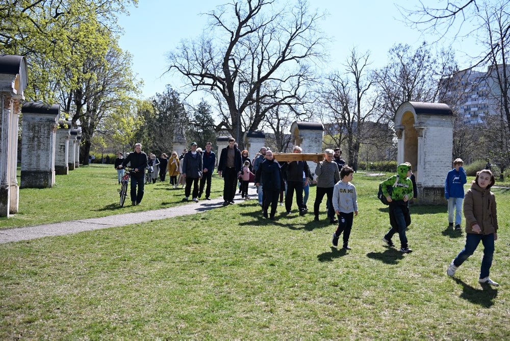 Tiché nesenie kríža na Veľký piatok v Trnave