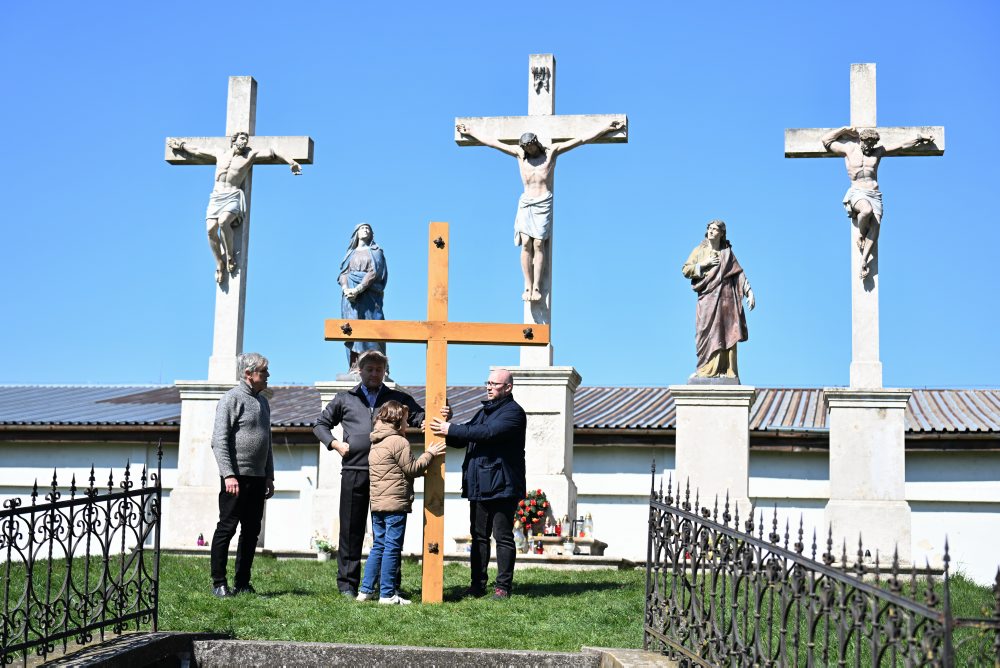 Tiché nesenie kríža na Veľký piatok v Trnave