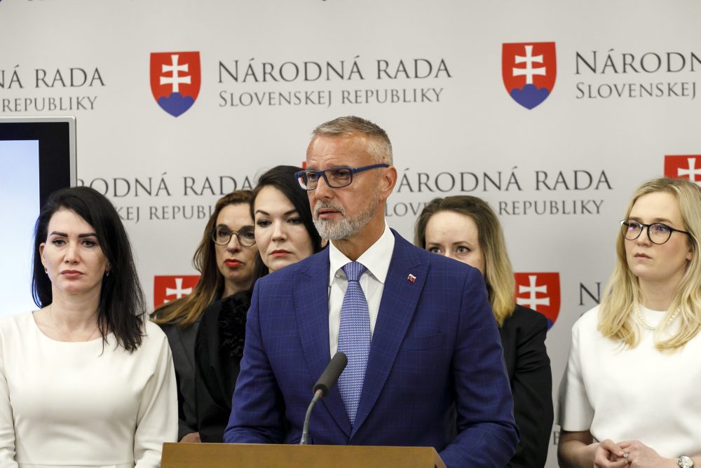 Výsledky historicky prvého výskumu o rodovo podmienenom násilí páchanom na političkách na Slovensku 