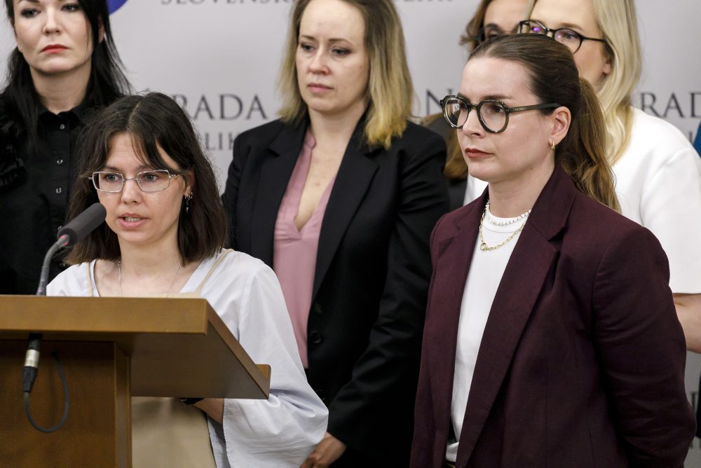Výsledky historicky prvého výskumu o rodovo podmienenom násilí páchanom na političkách na Slovensku 