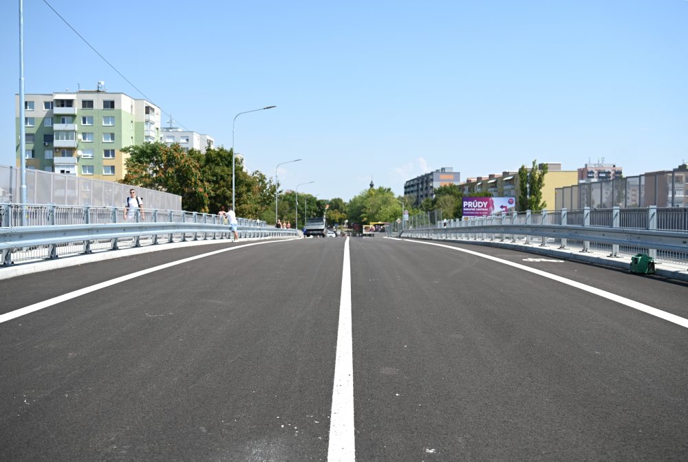 V Seredi otvorili nanovo vybudovaný most ponad železnicu