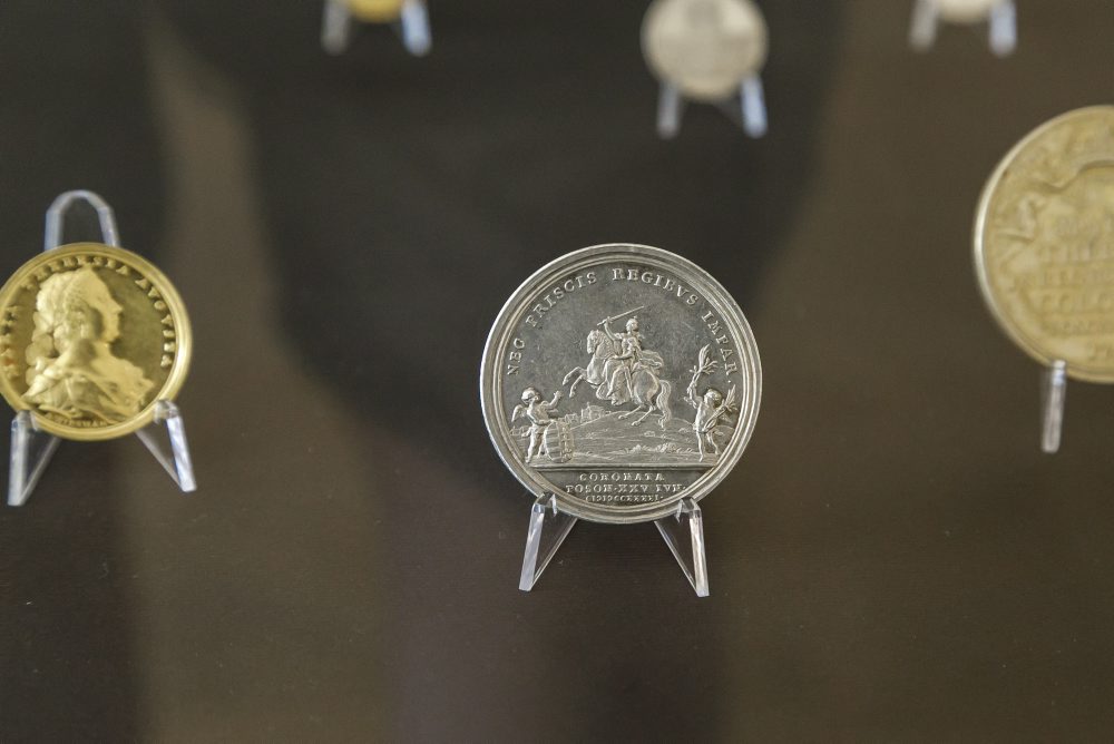 Výstava Od levantského toliara po euro na Bratislavskom hrade