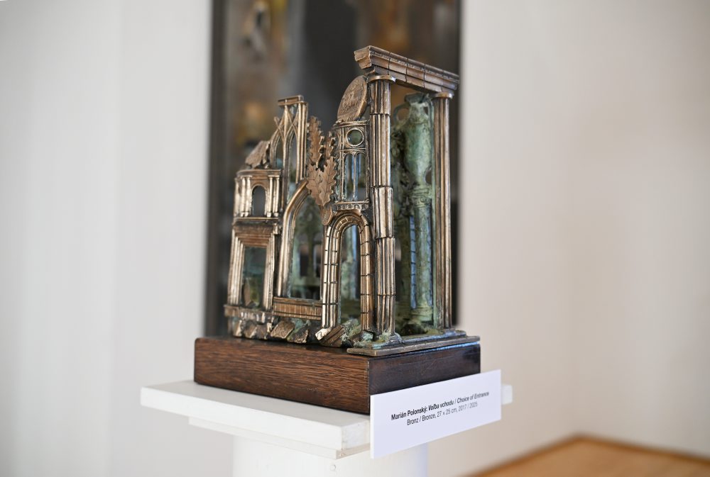 Výstava Homage Bergogliovi na Hrade Červený kameň