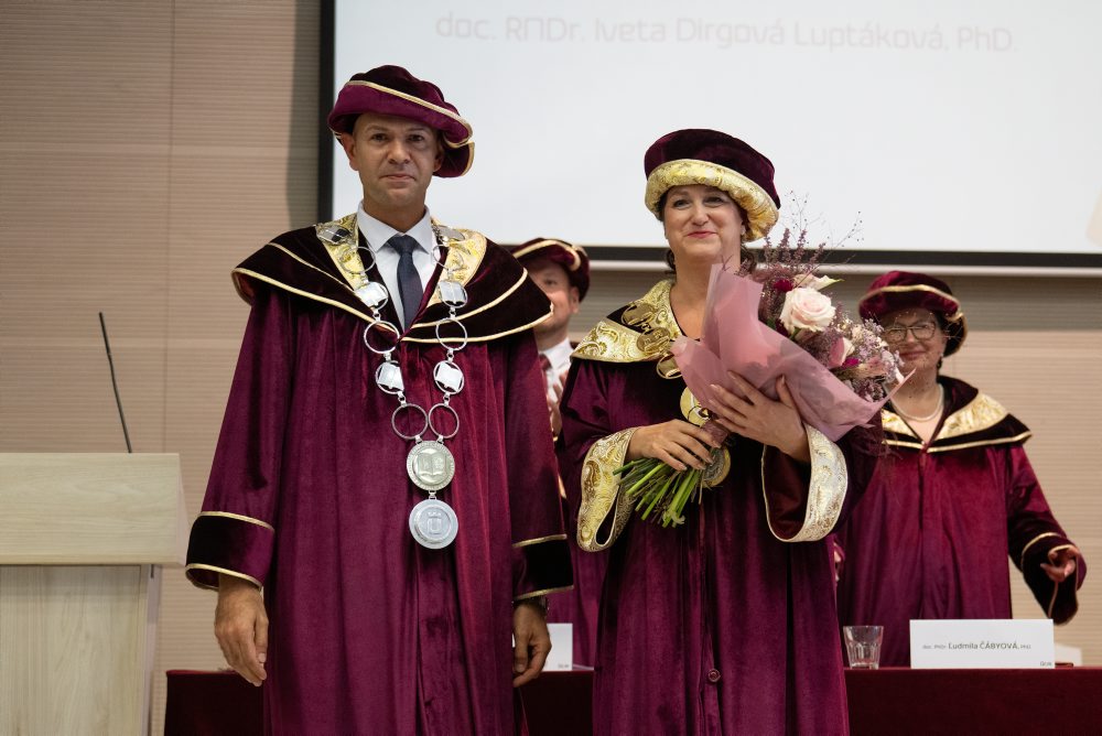Otvorenie akademického roka 2026/2027 a inaugurácia rektorky Univerzity sv. Cyrila a Metoda v Trnave Ivety Dirgovej Luptákovej