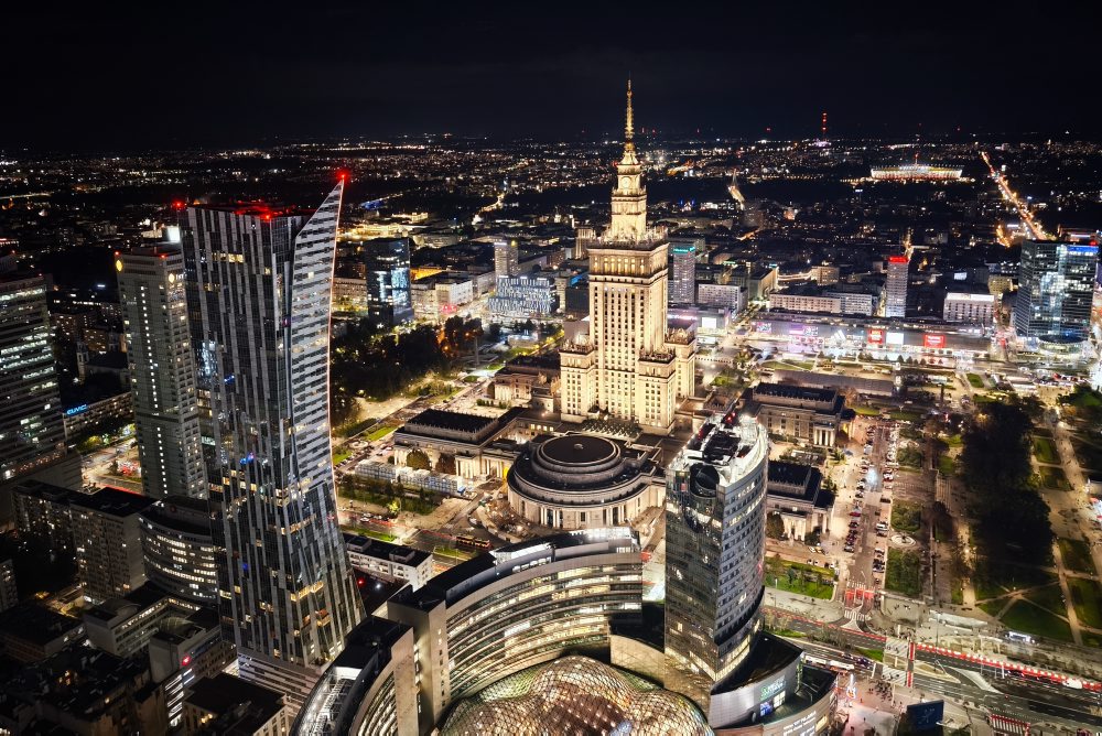 Nočná panoráma a Palác kultúry a vedy vo Varšave