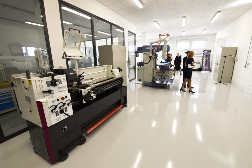 SOŠ v Žarnovici otvorila nový Tech Hub, poslúži aj firmám a verejnosti