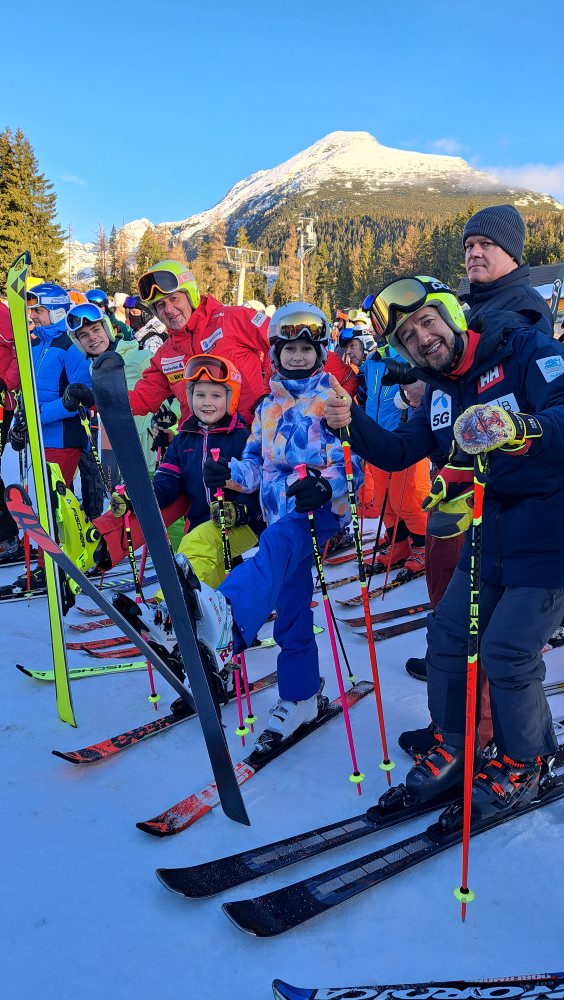 Lyžovačku na Štrbskom Plese vo Vysokých Tatrách odštartovali spolu s prevádzkou novej lanovky