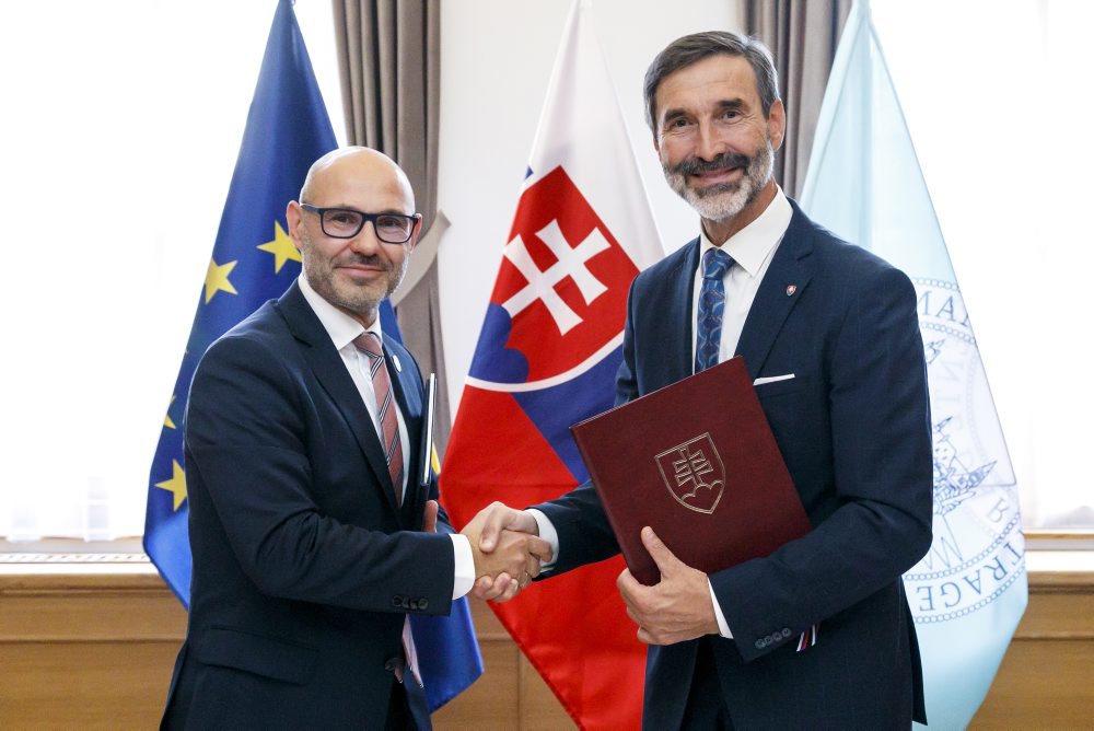 MZVEZ: J. Blanár podpísal hostiteľskú dohodu so Stálym arbitrážnym dvorom