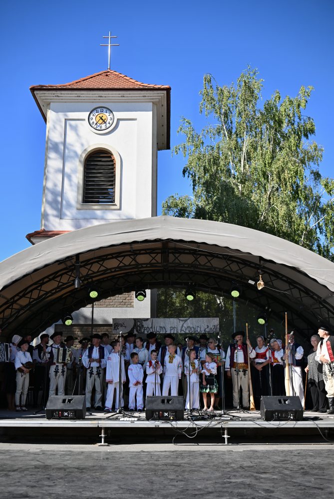 Slávnosti spevu, hudby a tanca v obci Červeník