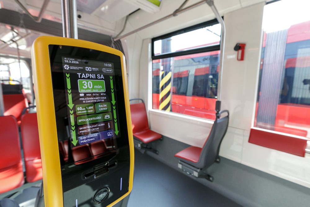 Bratislava: DPB nasadzuje do premávky päť nových jednosmerných električiek