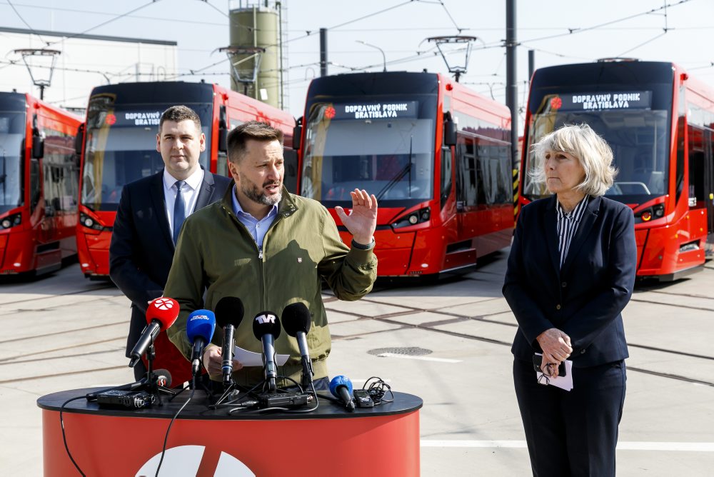 Bratislava: DPB nasadzuje do premávky päť nových jednosmerných električiek