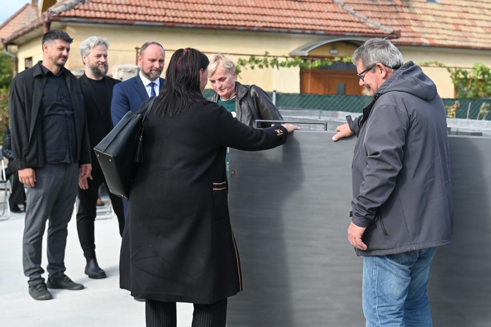 TTSK: Vo Veľkej Mači otvorili Pamätník slobody slova