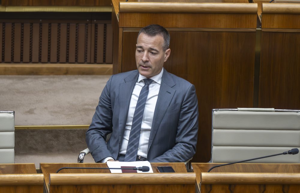 Parlament ani v stredu zatiaľ nerokoval o odvolávaní Druckera