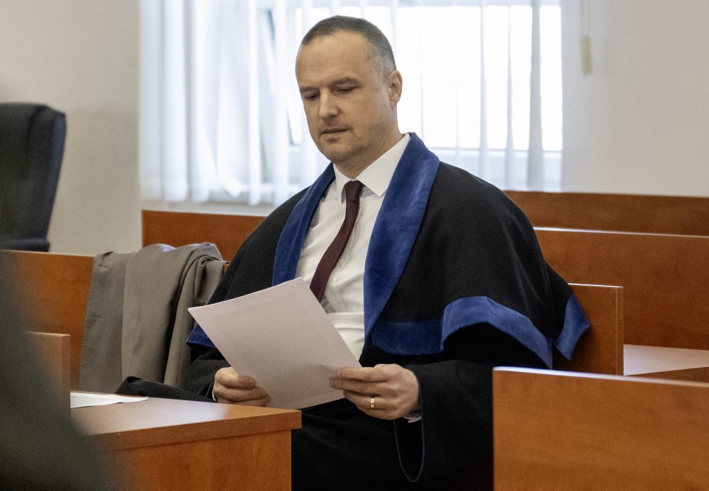 Na Špecializovanom trestnom súde v Pezinku pokračuje súd s Danielom Bombicom, očakáva sa jeho záverečná reč