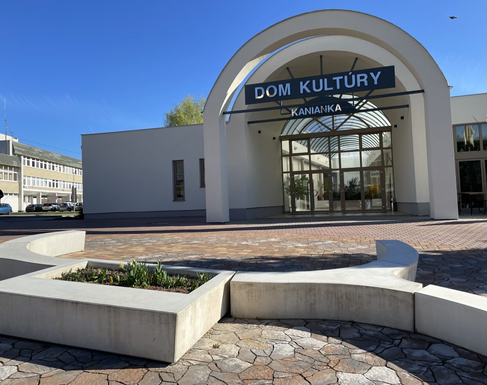 Kanianka otvorila v dome kultúry obecnú reštauráciu, je asi jedinou v krajine