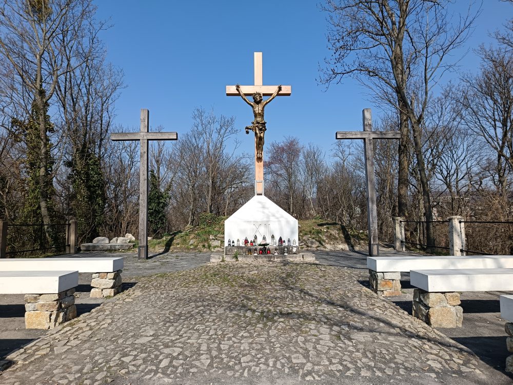 Obnovená kalvária v Bratislave na Hlbokej ceste