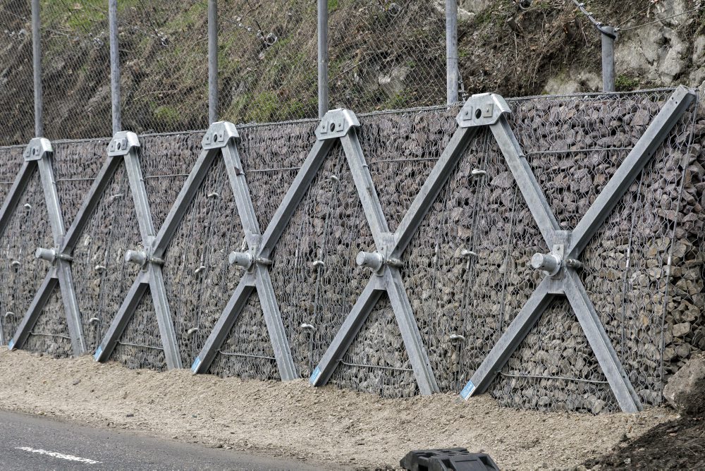 Na Devínskej ceste v Bratislave ukončili práce na sanácii skalnatého svahu