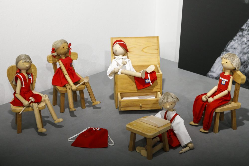 Oslava 80. výročia ÚĽUV-u vrcholí výstavou Jedna inšpirácia, dve cesty