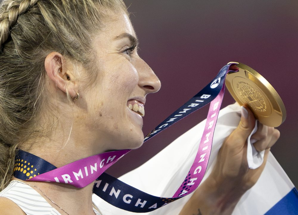 Zapletalová zlatá na 400 m prekážok vo výkone roka 52,91 s 