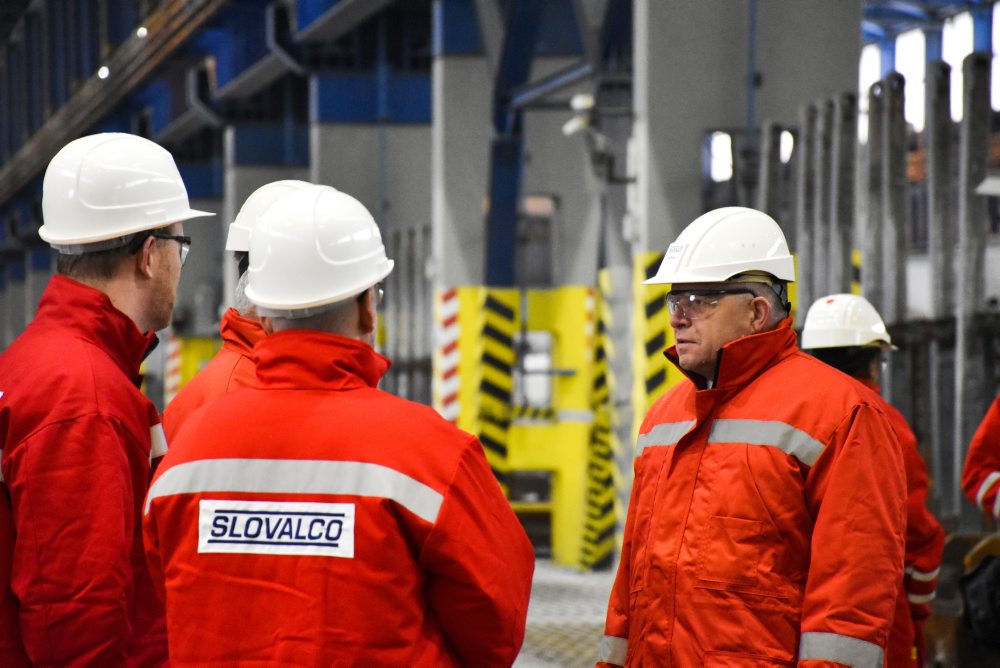 Predseda vlády SR Robert Fico navštívil spoločnosť Slovalco