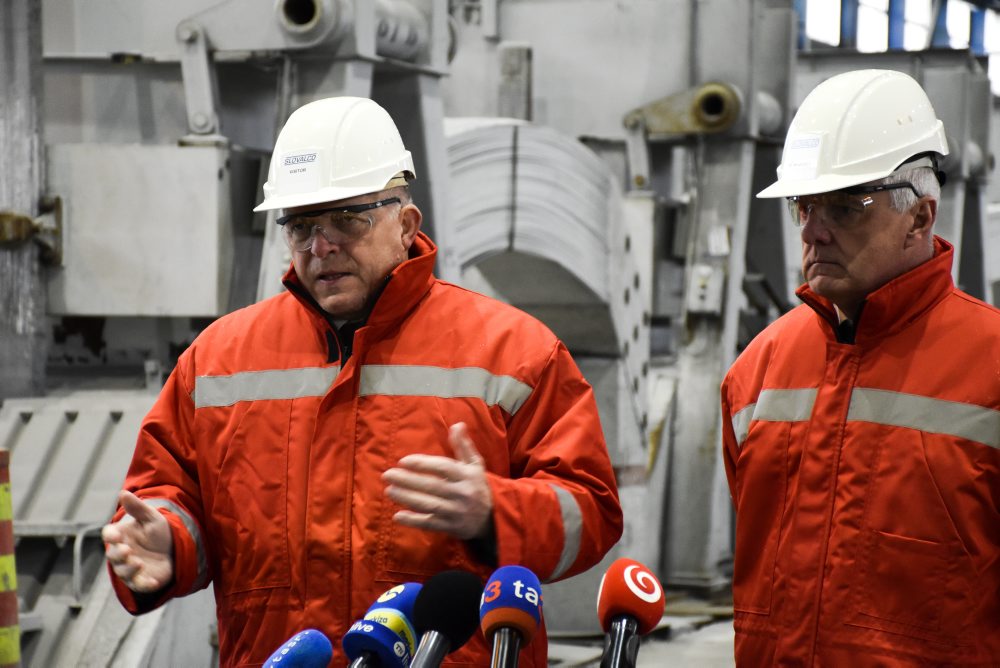 Predseda vlády SR Robert Fico navštívil spoločnosť Slovalco