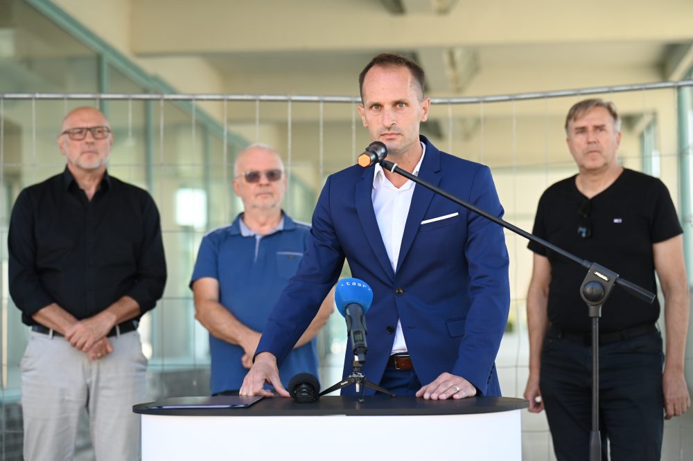 Tlačová konferencia aktuálnemu stavu prípravy sanácie Kolonádového mosta v Piešťanoch