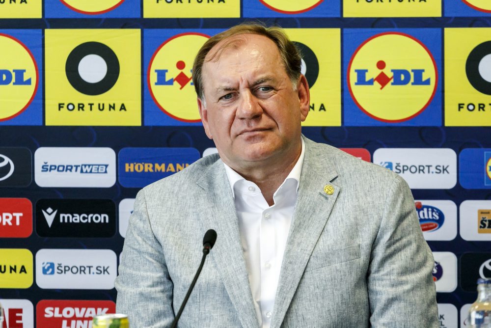 Tlačová konferencia Slovenského futbalového zväzu k oficiálnemu predstaveniu nového trénera SR Vladimíra Weissa st. 