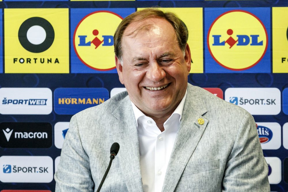 Tlačová konferencia Slovenského futbalového zväzu k oficiálnemu predstaveniu nového trénera SR Vladimíra Weissa st. 