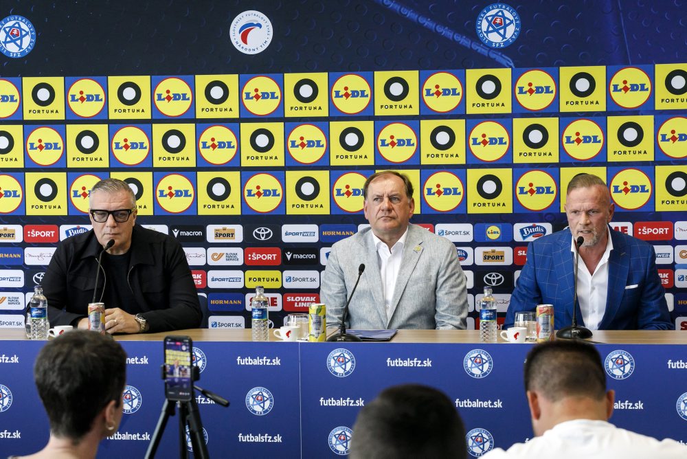 Tlačová konferencia Slovenského futbalového zväzu k oficiálnemu predstaveniu nového trénera SR Vladimíra Weissa st. 