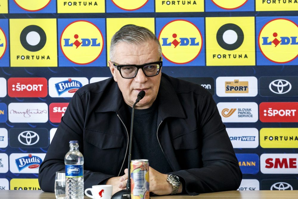 Tlačová konferencia Slovenského futbalového zväzu k oficiálnemu predstaveniu nového trénera SR Vladimíra Weissa st. 