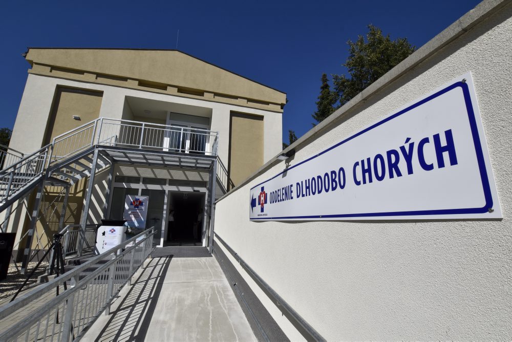 Revúca: Nemocnica otvorila nové oddelenie pre dlhodobo chorých s 28 lôžkami