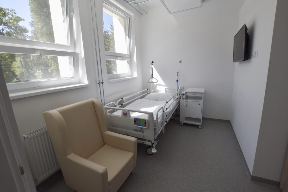Revúca: Nemocnica otvorila nové oddelenie pre dlhodobo chorých s 28 lôžkami