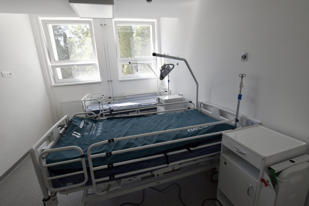 Revúca: Nemocnica otvorila nové oddelenie pre dlhodobo chorých s 28 lôžkami
