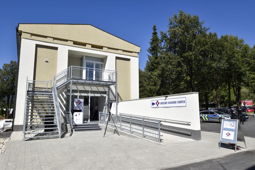 Revúca: Nemocnica otvorila nové oddelenie pre dlhodobo chorých s 28 lôžkami