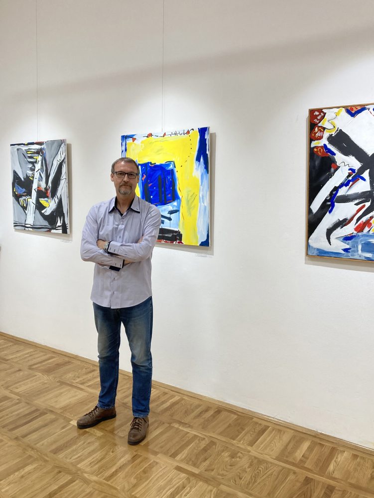 Vernisáž Marjana Karavlu vo Vojvodine: Umenie ako most v rozdelenom svete