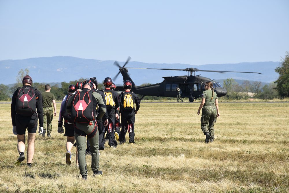 Pri Lučenci sa začali 48. armádne majstrovstvá sveta v parašutizme CISM