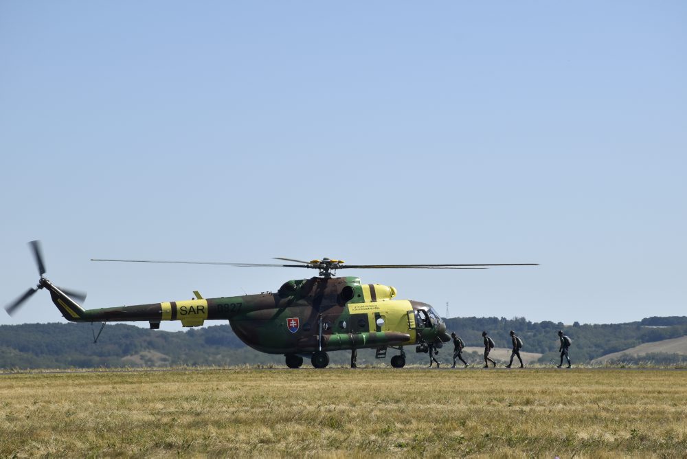 Pri Lučenci sa začali 48. armádne majstrovstvá sveta v parašutizme CISM