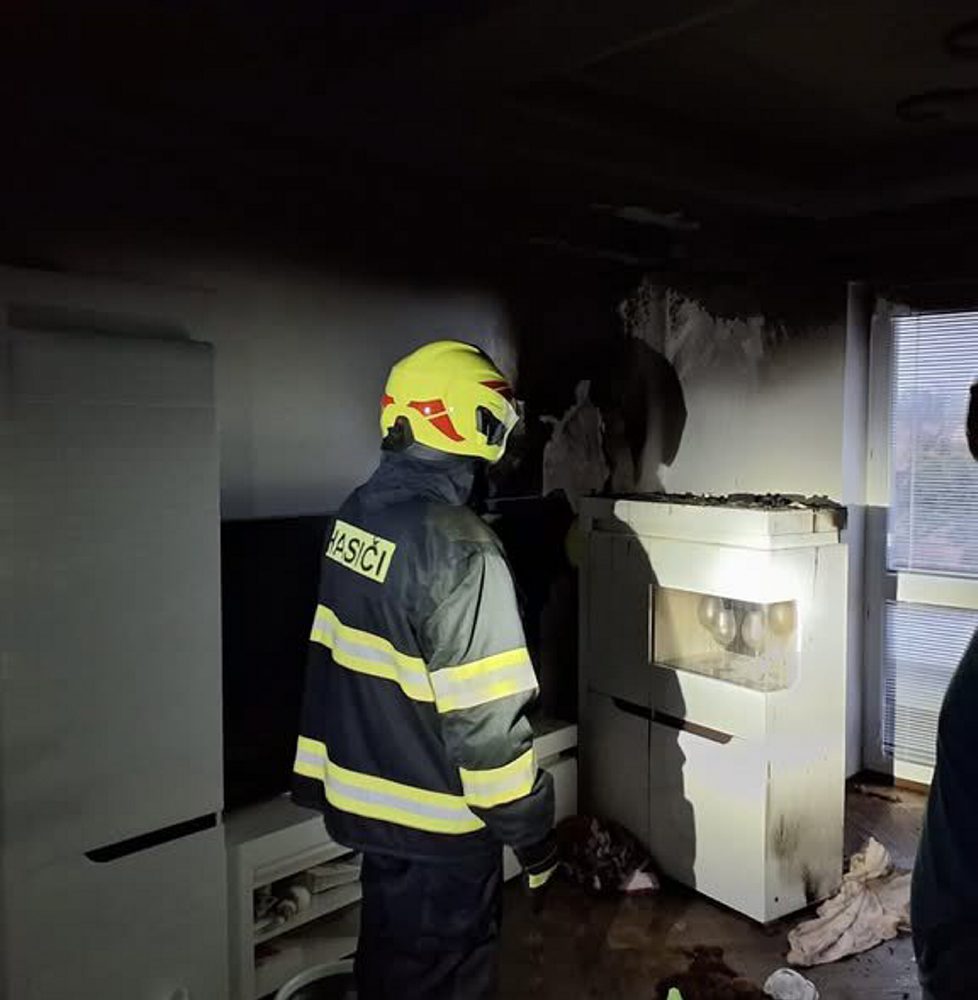 HaZZ: V rodinnom dome na Záhorí horel adventný veniec,hasiči požiar zlikvidovali