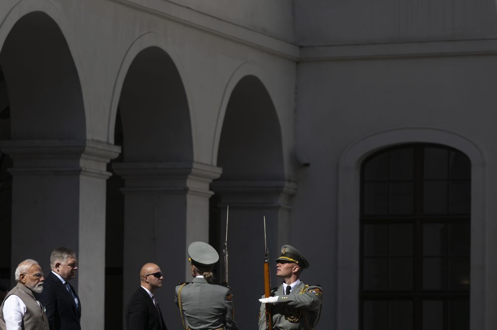 Na jednodňovú oficiálnu návštevu Slovenska pricestoval do Bratislavy indický predseda vlády Naréndra Módí, stretol sa s premiérom SR Robertom Ficom