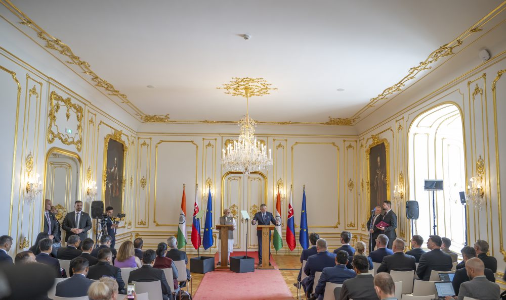 Na jednodňovú oficiálnu návštevu Slovenska pricestoval do Bratislavy indický predseda vlády Naréndra Módí, stretol sa s premiérom SR Robertom Ficom