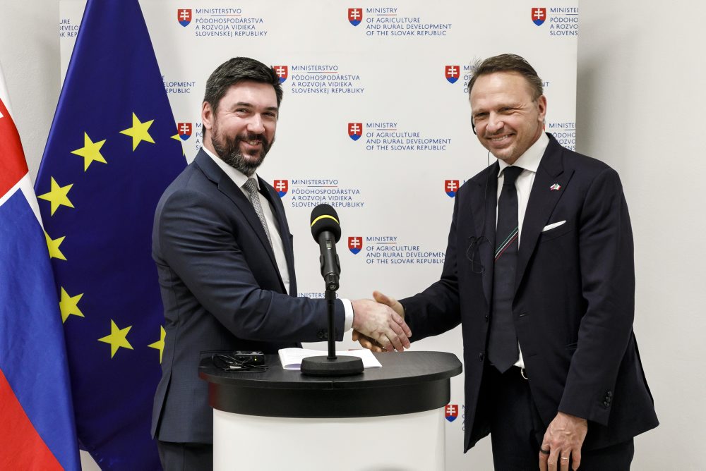 Tlačová konferencia ministra pôdohospodárstva a rozvoja vidieka SR Richarda Takáča a ministra pôdohospodárstva, potravinovej suverenity a lesov Talianska Francesca Lollobrigida po ich bilaterálnom stretnutí