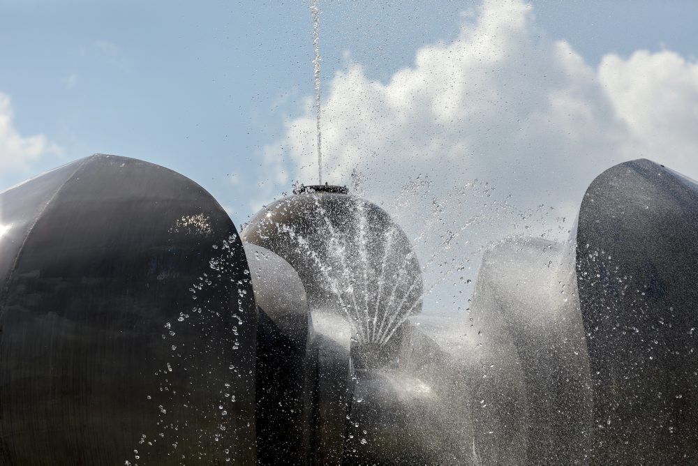 V Bratislave začali od piatka so spúšťaním mestských fontán, ako prvú spustili fontánu Družba