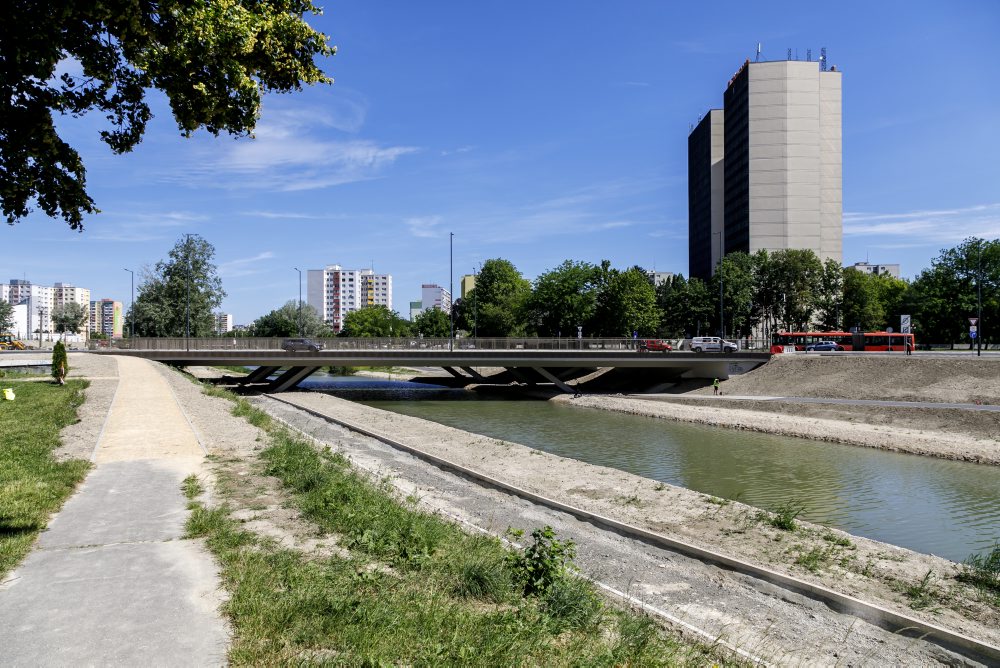 Hlavné mesto otvorilo mosty na Kutlíkovej v Petržalke, poslednú stavbu električkovej trate