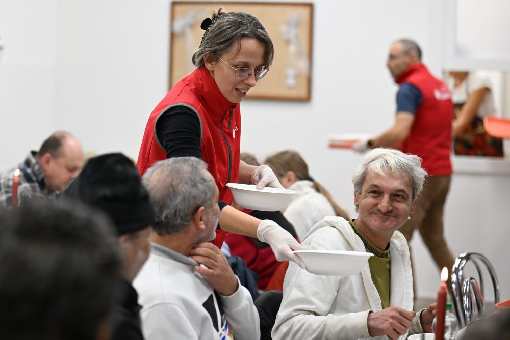 Štedrá večera pre osamelých ľudí a ľudí bez domova v Trnave