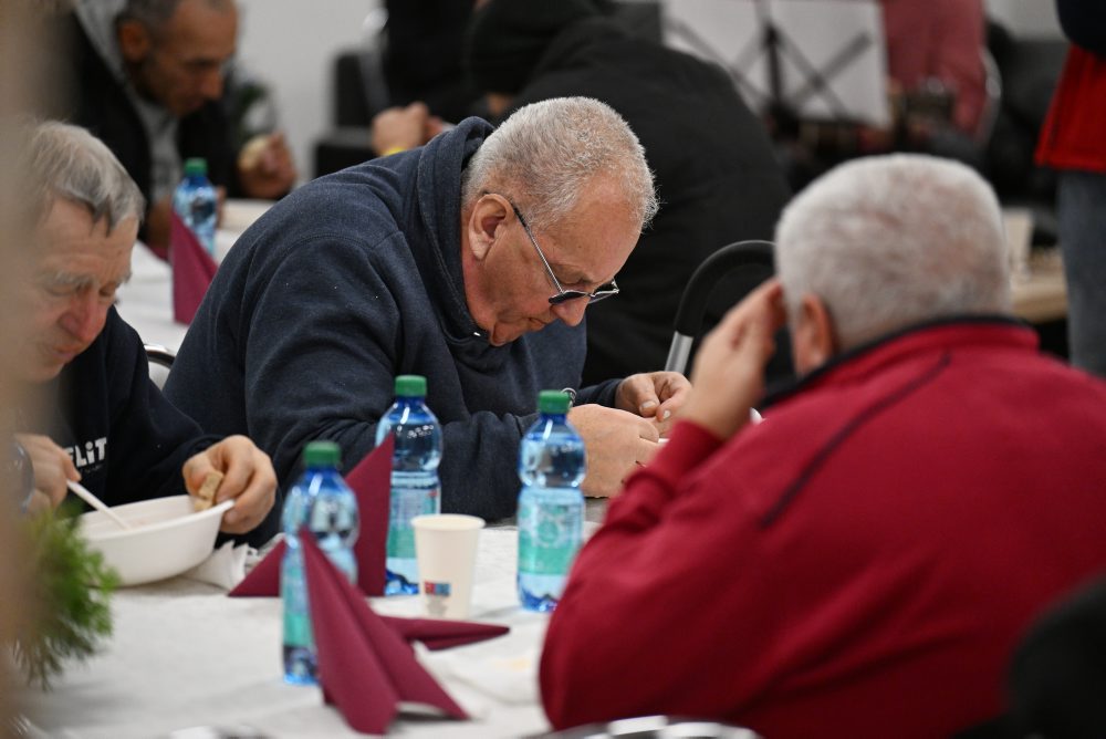 Štedrá večera pre osamelých ľudí a ľudí bez domova v Trnave