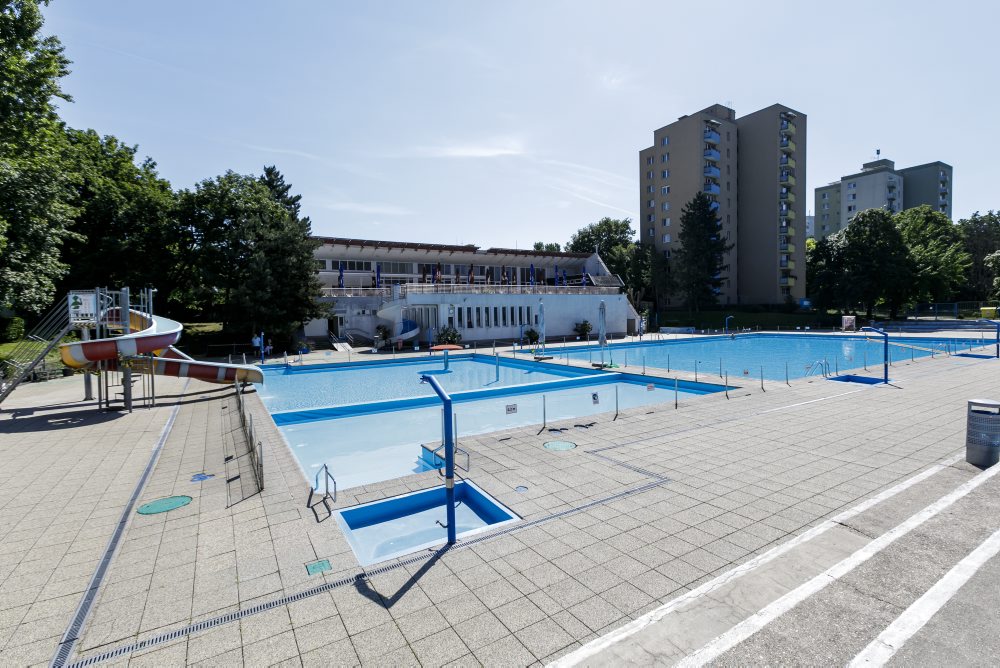 Mestské kúpalisko Delfín v Bratislave