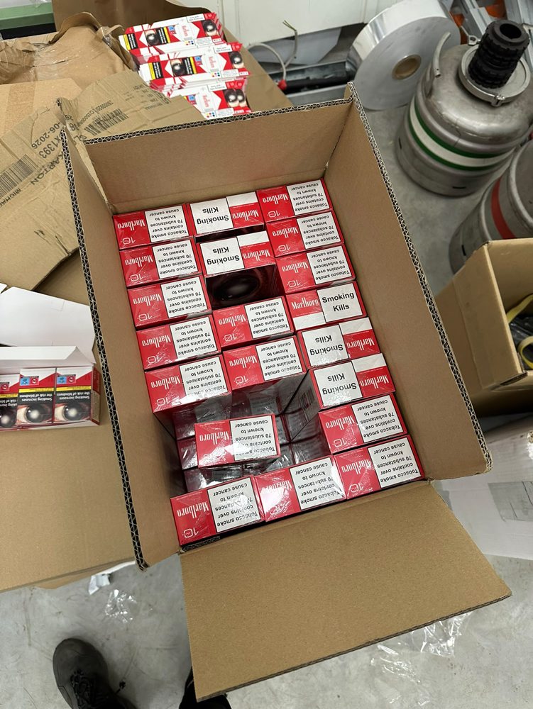 FS odhalila na východe nelegálnu výrobňu cigariet, zaistila ich vyše 9 miliónov