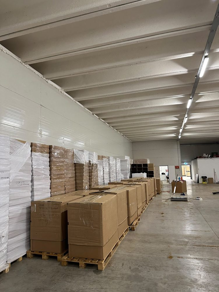 FS odhalila na východe nelegálnu výrobňu cigariet, zaistila ich vyše 9 miliónov