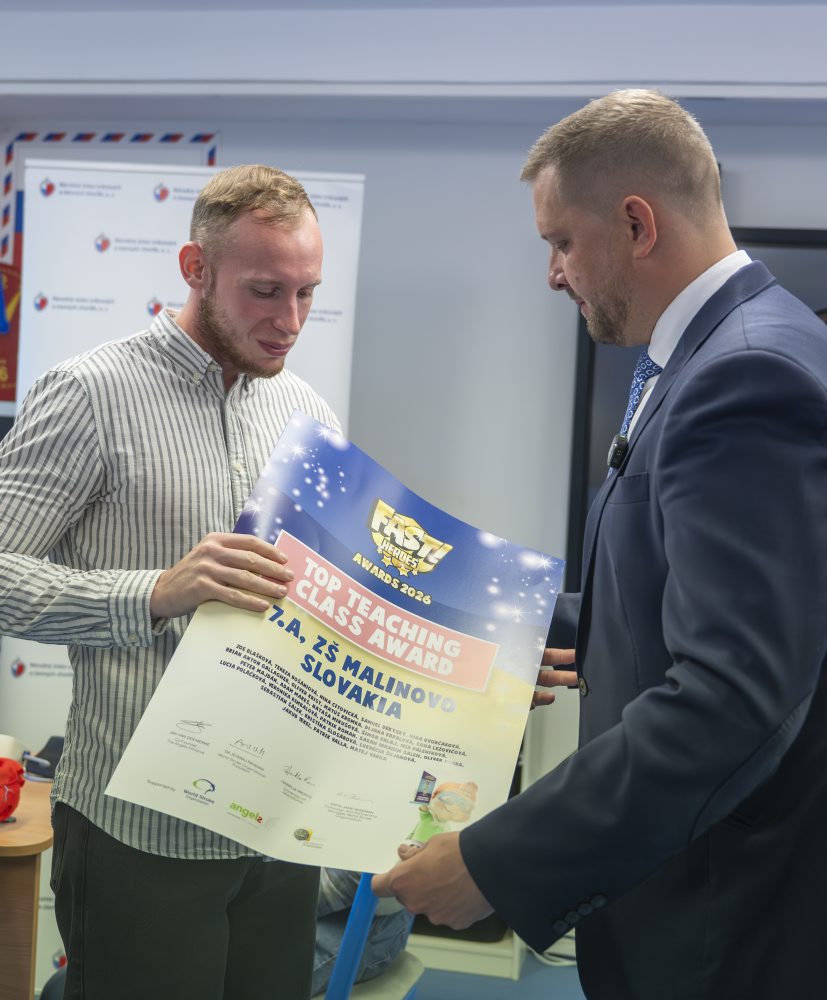 Odovzdávanie ocenení Základnej škole Malinovo a jej žiakom za najlepšie umiestnenie v rámci vzdelávacieho zdravotníckeho projektu FAST HEROES 